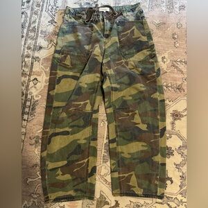 Risen NWOT Camouflage Cargo Barrel Pants